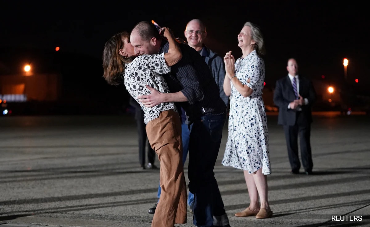 Read more about the article Joe Biden Overwhelmed As Prisoners Freed By Russia Are Reunited With Family