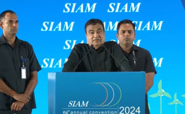 Read more about the article Nitin Gadkari Optimistic About India Taking Top Spot For Hydrogen As Fuel SIAM Convention 2024