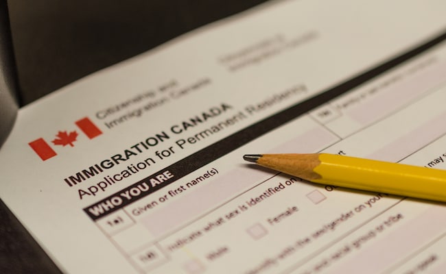 Read more about the article Canada Approving Fewer Visas, Turning Away More Foreigners Amid Border Crackdown