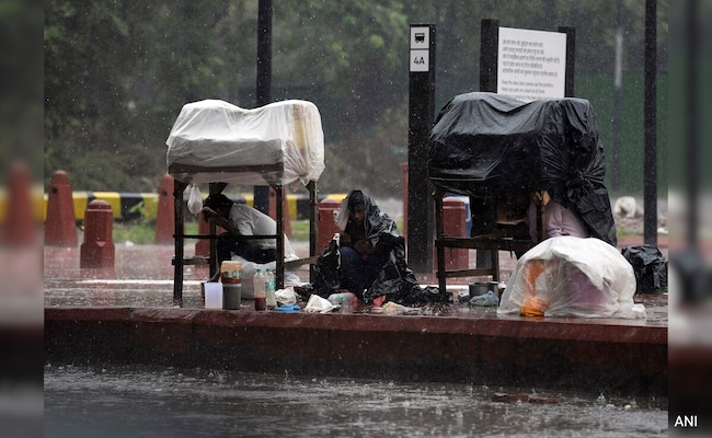 Read more about the article Temperature Dips In Delhi After Light Rain, More Showers Likely Till Friday