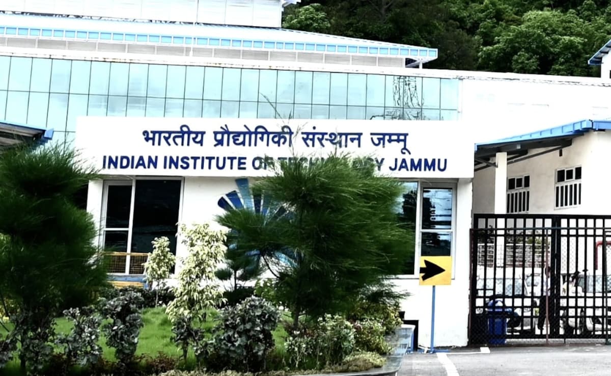 Explore Scholarships Offered By IIT Jammu For BTech Students