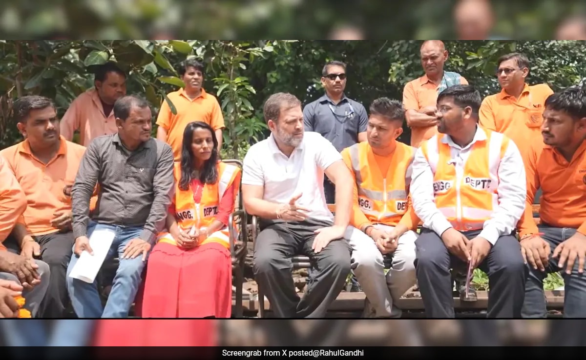 Video: Rahul Gandhi Meets Railway Trackmen, Spotlights Their Problems