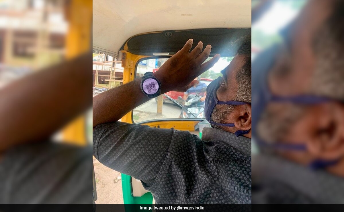 Read more about the article Government Shares Pic Of Bengaluru Auto Driver Accepting UPI Payments Via Smartwatch