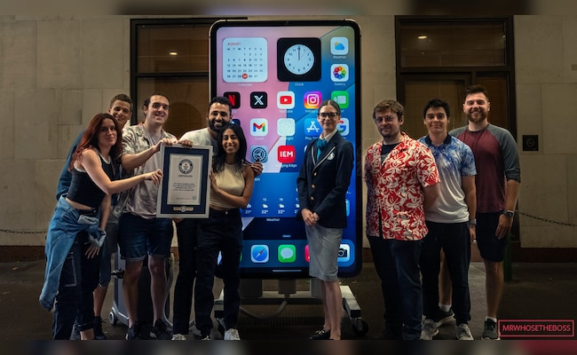 British YouTuber Of Indian Origin Builds World's Largest iPhone, Sets Guinness World Record