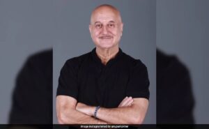 Read more about the article Anupam Kher Takes LinkedIn By Storm With Epic CV Drop: “Struggling Actor”