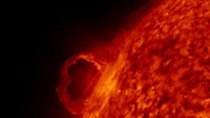 Read more about the article Scientists Find Evidence of Past Extreme Solar Storms, Warn of Potential Technological Catastrophe