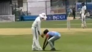 Read more about the article Fan Breaches Security, Touches India Star’s Feet During Duleep Trophy Game