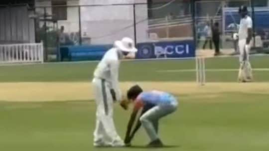 Fan Breaches Security, Touches India Star's Feet During Duleep Trophy Game