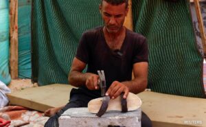 Read more about the article Gaza Carpenter Crafts Wooden Sandals For Daughters As War Rages