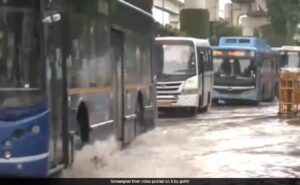 Read more about the article Delhi Wakes Up To Heavy Rain. Waterlogging, Traffic Jams Reported