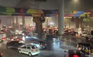 Read more about the article Heavy Rain In Mumbai Leads To Waterlogging, Some Flights Diverted