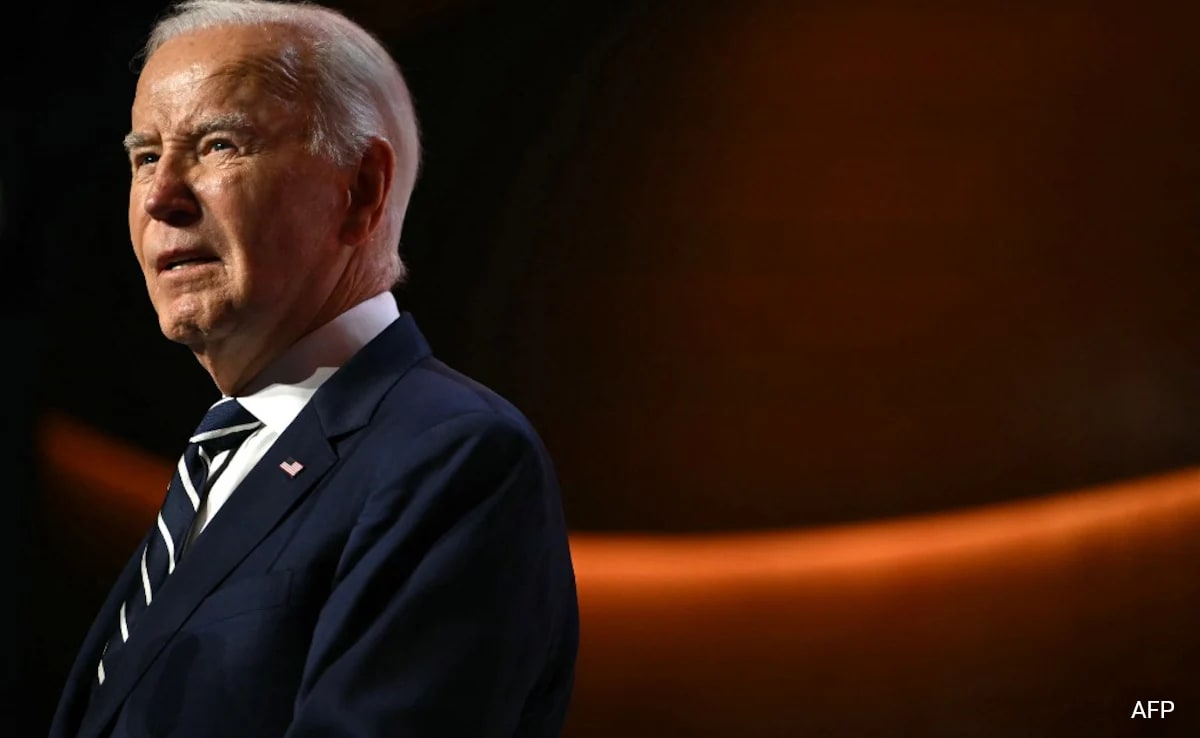 Read more about the article Joe Biden Tells Hillary Clinton ‘I Love You’ After Being Trapped By Wife Jill Biden