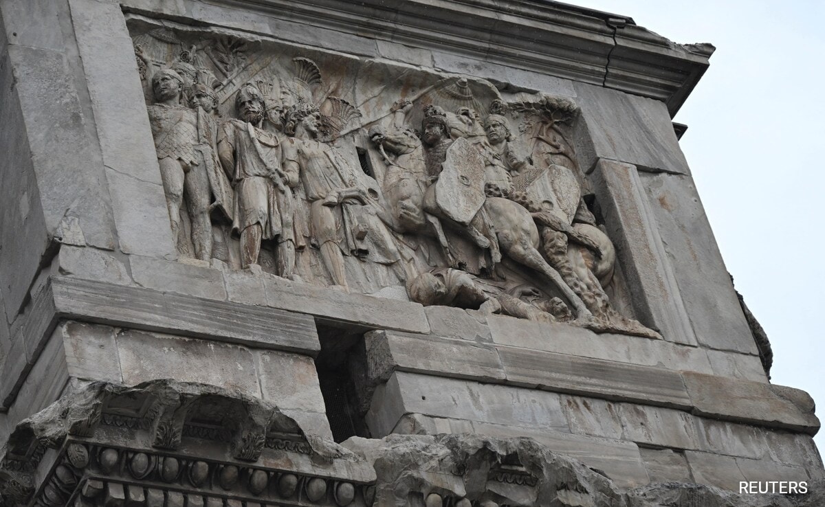 Rome's Ancient Arch Of Constantine Damaged By Lightning