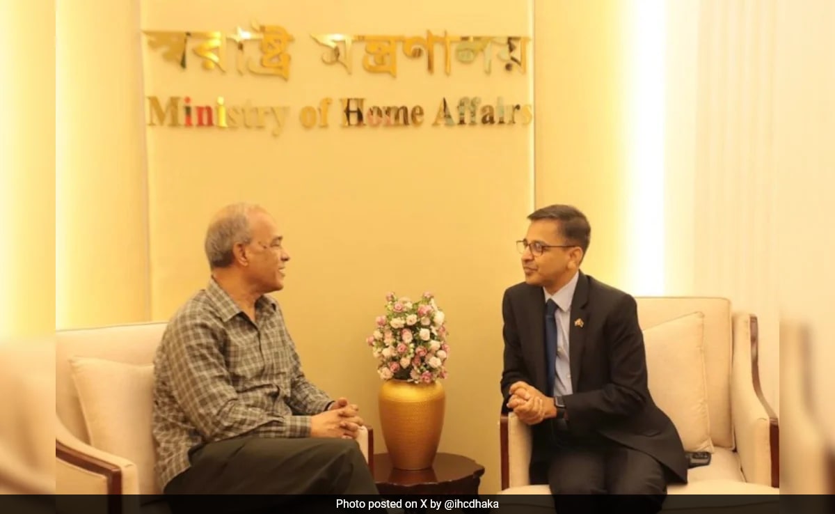 Read more about the article Indian Envoy, Bangladesh Home Adviser Meet, Discuss Security Cooperation, Safety Of Indians