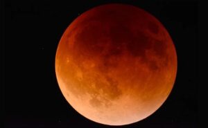 Read more about the article Super Harvest Moon And Partial Lunar Eclipse To Be Seen Tonight