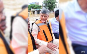 Read more about the article Chandrababu Naidu Visits Flood-Affected Vijayawada In A Boat