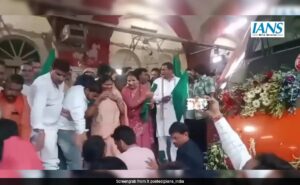 Read more about the article BJP Lawmaker Sarita Bahdauriya Falls On Rail Track While Flagging Off Vande Bharat Train