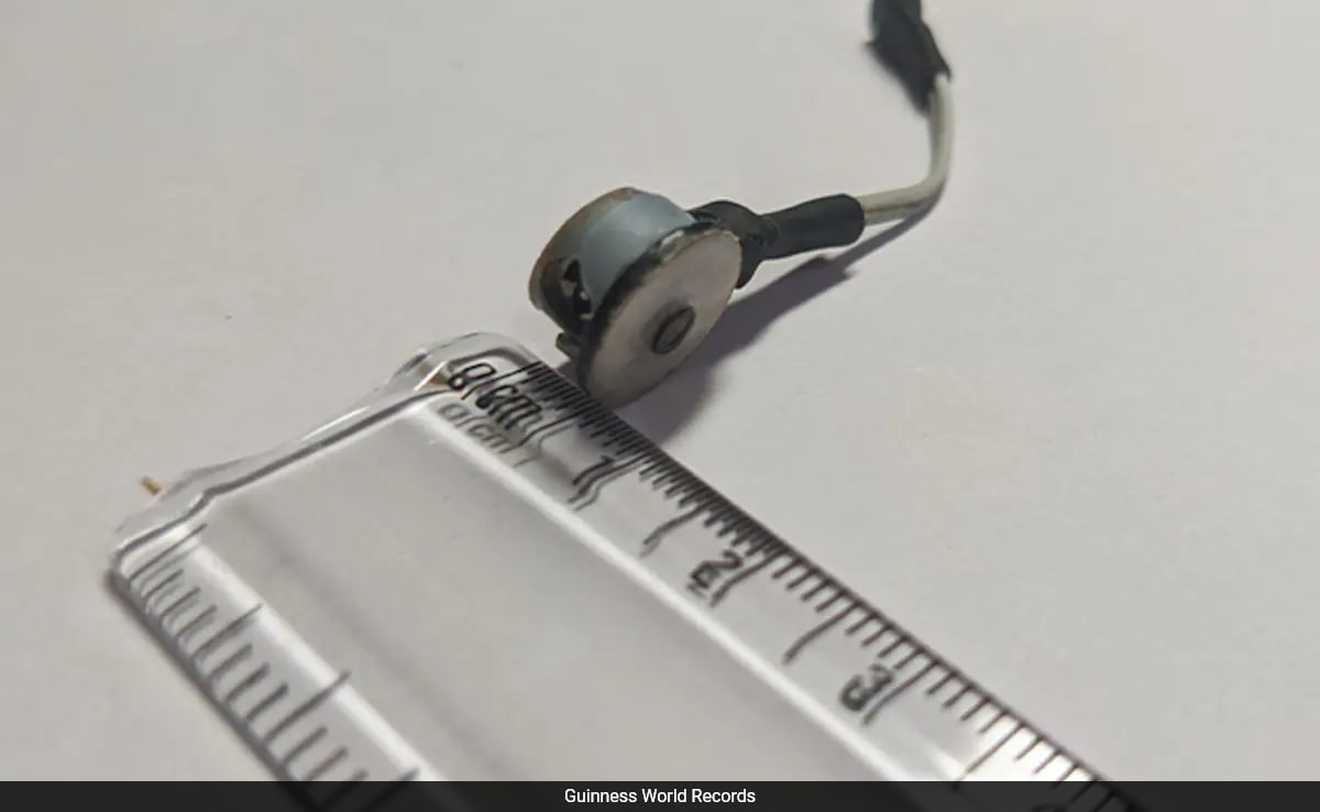 Indian Student Creates World's Smallest Vacuum Cleaner Using Parts From A Ballpoint Pen