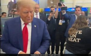 Read more about the article Donald Trump Helps Mother Of 3 With Grocery Bill, Sparks Mixed Reactions