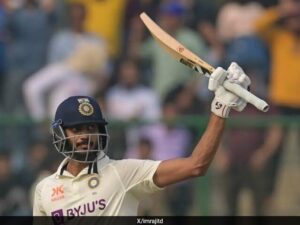 Read more about the article Axar Patel Sends Message For India Test Return, Stars With Bat And Ball On Duleep Trophy Day 1