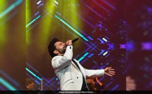 Read more about the article Rahul Vaidya, Suffering From Dengue, Performs 2 Hours Non-Stop In Jaipur