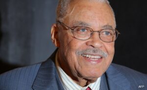 Read more about the article James Earl Jones, Voice Of ‘Darth Vader’, ‘King Mufasa’, Dies At 93