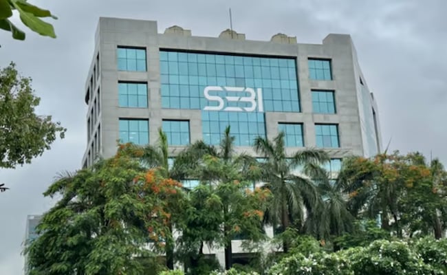 Read more about the article Suspect Junior Officers Getting Messages From Outside Parties: SEBI