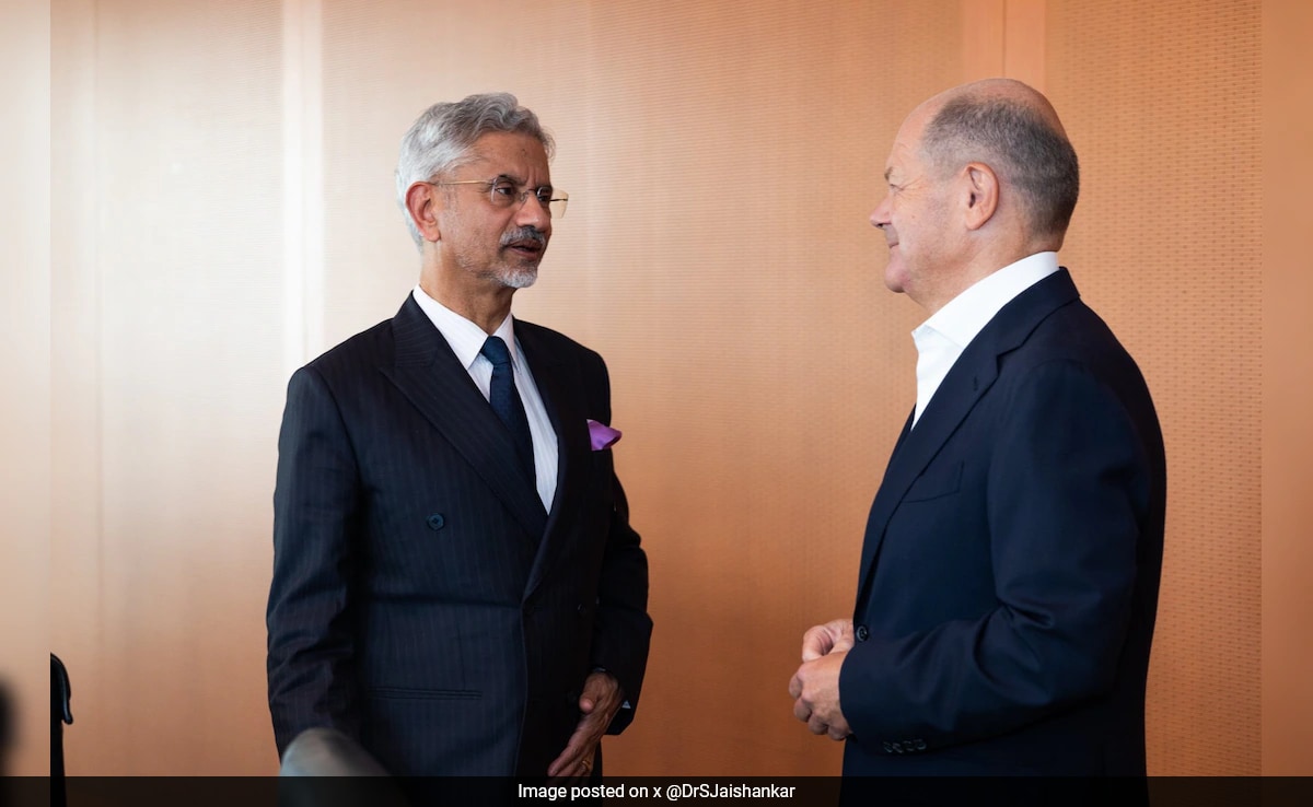 S Jaishankar Calls On German Chancellor, Conveys Personal Greetings Of PM Modi