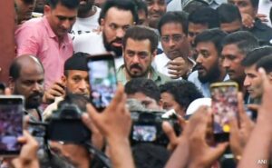 Read more about the article Salman Khan gets death threat again, unknown caller demands Rs 2 crore ransom, say sources