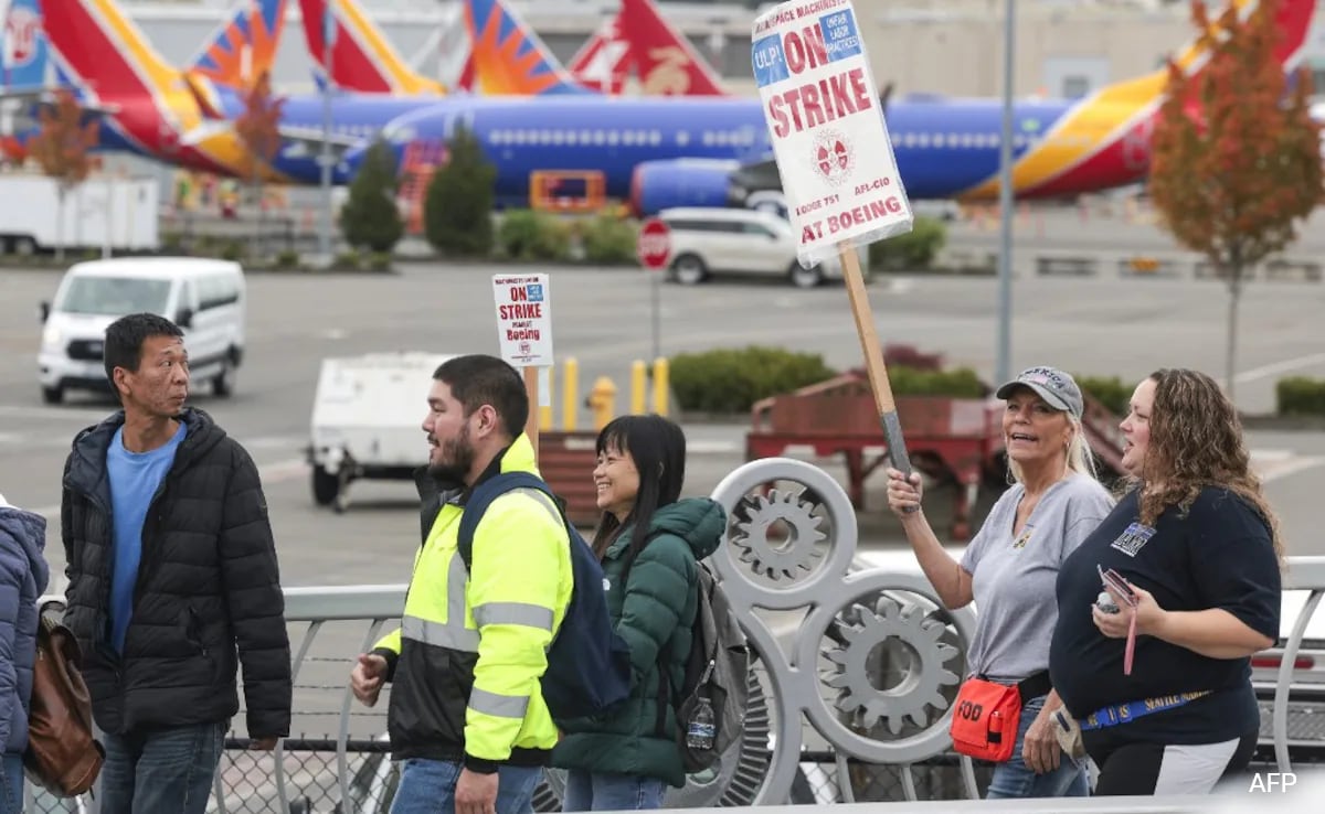 Read more about the article Boeing’s Deal With Protesting Workers