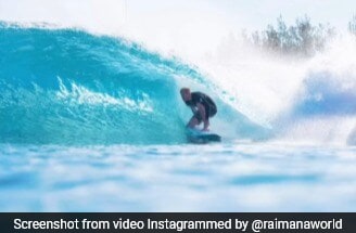 Read more about the article Prince Harry Shows Off Surfing Skills, Internet Asks “Is There Anything This Man Can’t Do?”