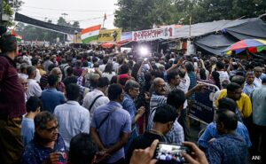 Read more about the article Protesting Junior Doctors To Attend Meeting Called By Bengal Government On Monday