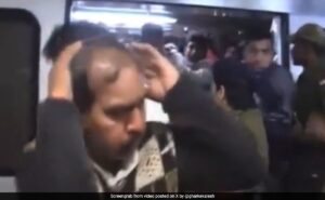 Read more about the article Old Video Of Cops Beating Male Passengers For Entering Ladies Coach On Metro Is Viral