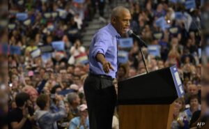 Read more about the article Barack Obama At Kamala Harris Rally