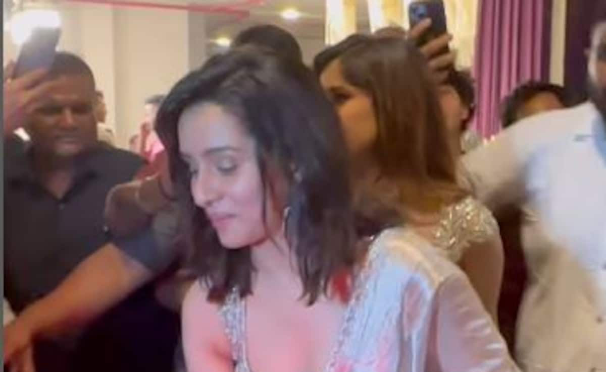 Shraddha Kapoor Makes LOL Attempt To Escape Paparazzi By Taking Shah Rukh Khan And Salman Khan's Names