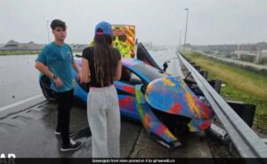 Read more about the article YouTuber Jack Doherty Crashes His $200,000 MacLaren While Driving On Livestream