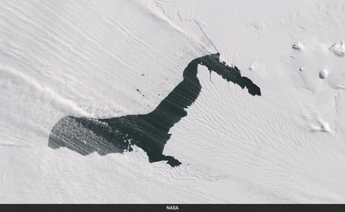 Read more about the article Nasa Captures Haunting ‘Sea Smoke’ Rising from Antarctic Glacier. Know How It Happens