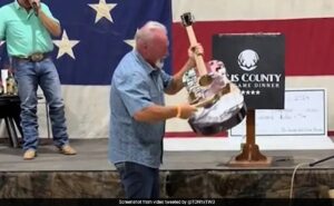 Read more about the article US Man Buys Taylor Swift-Signed Guitar For Rs 3.3 Lakh, Then Destroys It With A Hammer