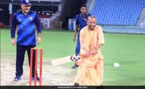 Read more about the article After Chess, Yogi Adityanath Plays Cricket In Lucknow