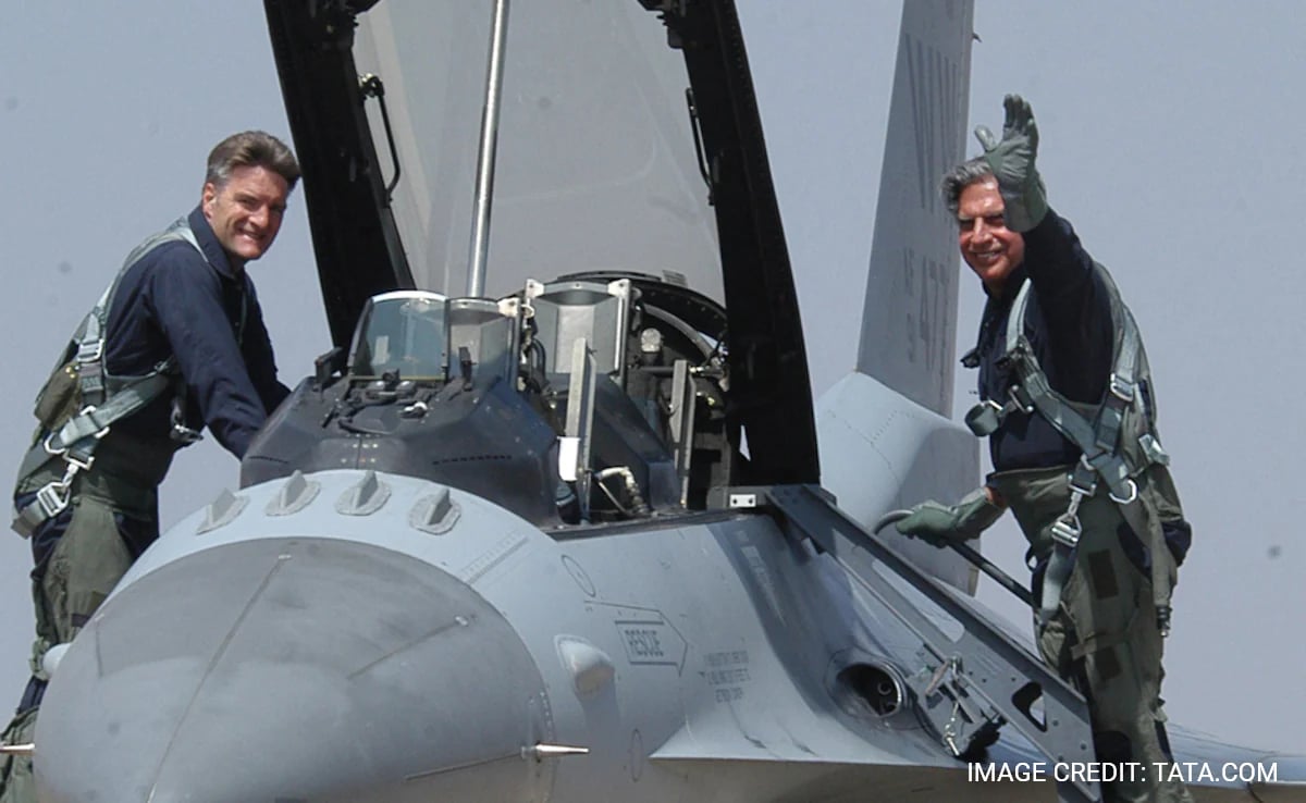 Read more about the article When Ratan Tata Flew An F-16 Fighter Jet Over Bengaluru Skies