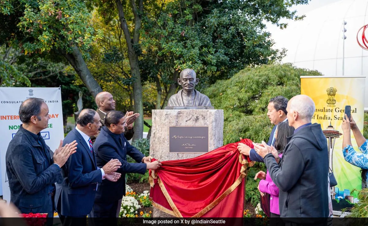 Read more about the article Mahatma Gandhi’s Bust Adorns Seattle Center In US