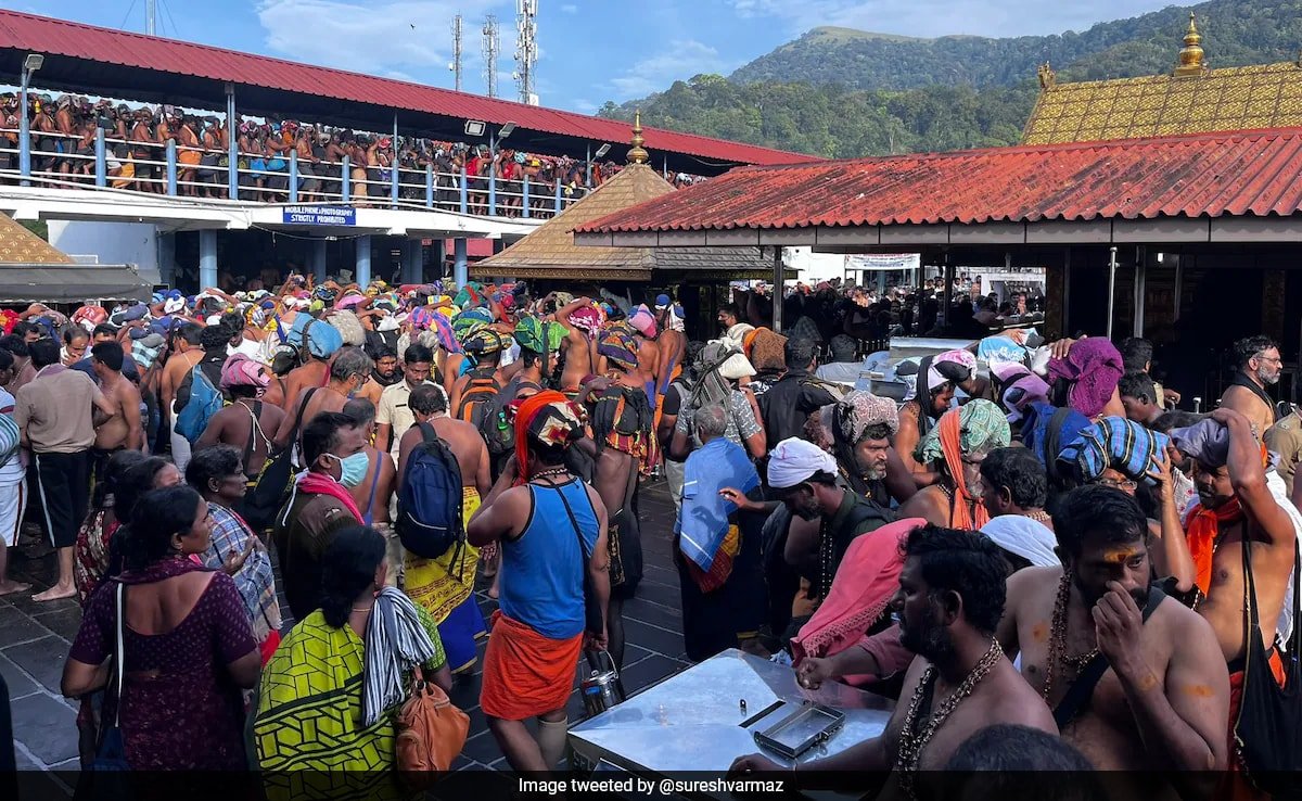 Read more about the article Pilgrims Without Online Registration Will Also Get ‘Darshan’ At Sabarimala: Kerala Chief Minister