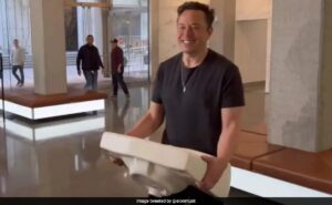 Read more about the article Elon Musk Shares Throwback Video Of Him Entering X Headquarters