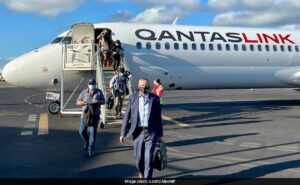 Read more about the article Australia PM Called Ex Qantas Boss For Free Flight Upgrades? He Responds