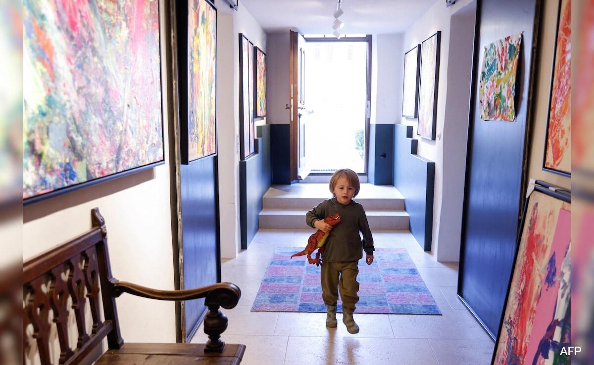 Germany's 3 Year Old "Mini Picasso" Gains Global Art Fame