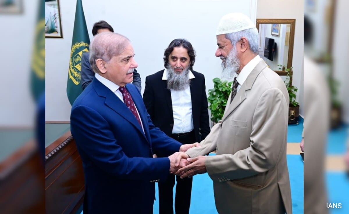 Fugitive Hate Preacher Zakir Naik Meets Pakistani PM Shehbaz Sharif