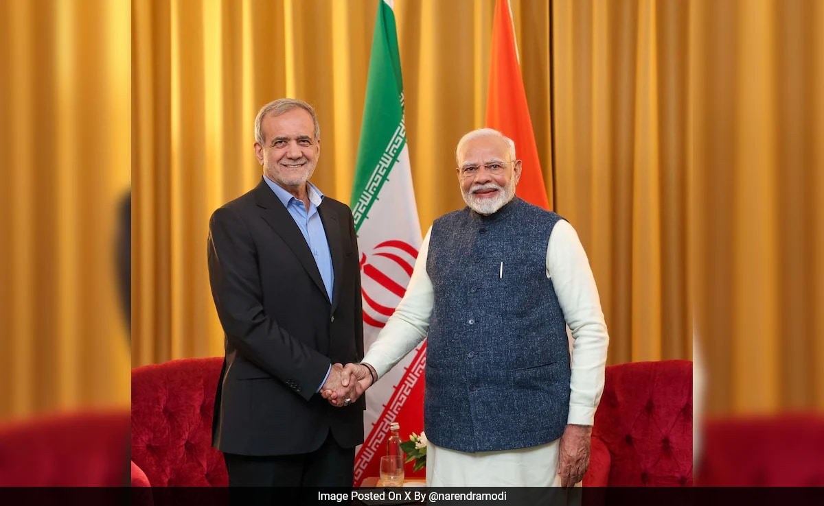 Read more about the article PM Modi Holds Bilateral Talks With Iranian President At BRICS Summit