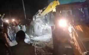 Read more about the article 6 Of Family Killed After House Collapses Due To Cylinder Blast In UP