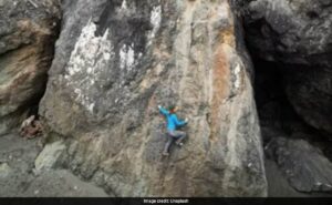 Read more about the article Meet China’s “Spider-Woman” Who Can Climb 108-Metre Cliff Without Safety Gear