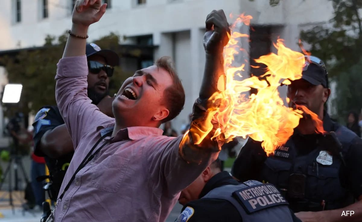 Read more about the article US Man Sets Himself On Fire As Thousands March To Mark Israel-Hamas War Anniversary